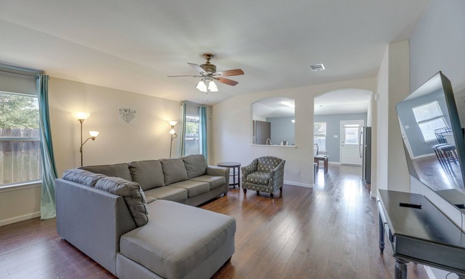 Elm Creek Casa | Fenced Yard & Playset: Elgin Family Getaway!
