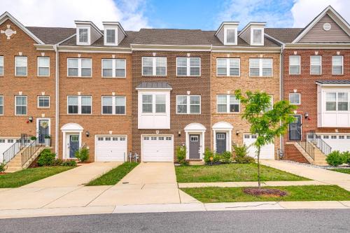 Waldorf Casa | Fenced Yard Spacious Southern Maryland Townhome!