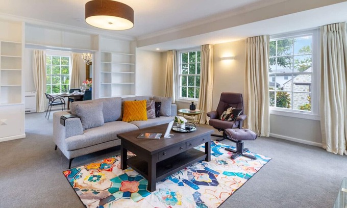 Merivale Casa | Fendalton Comfort Stylish and Convenient with Carpark