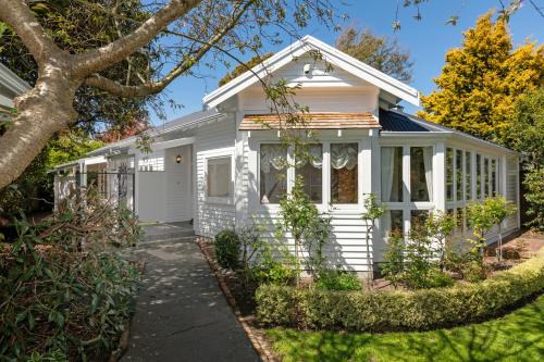 Merivale Casa | Fendalton Villa - Christchurch Holiday Home