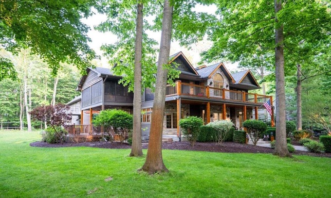 Saugatuck Casa | Fennville Stunner! Hot tub, Theatre, Assoc Lake MI Beach