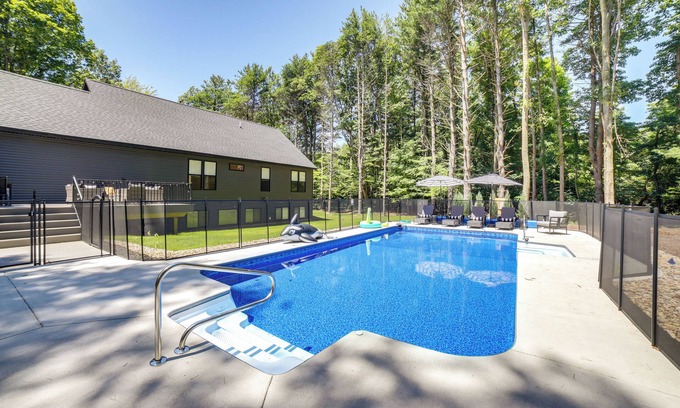 Fennville Casa | Fennville Vacation Rental: Seasonal Heated Pool!