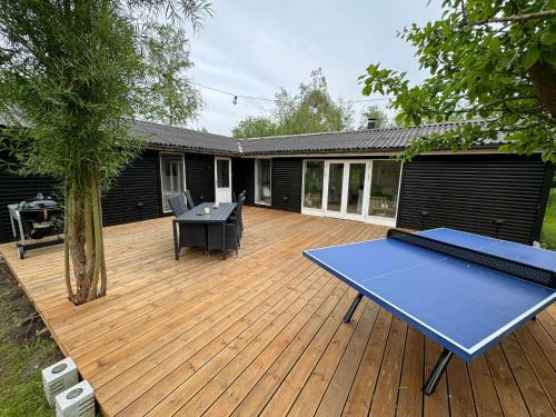 Grevinge Casa | Feriehus, Sommer, Plads, Spil og Leg - nu med udendørs bordtennis