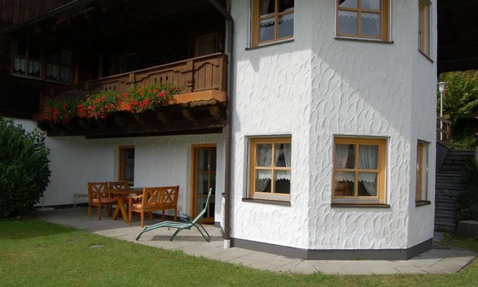Bayerisch Eisenstein Apartamento | Casa de vacaciones en la planta baja con acceso privado desde el jardín.