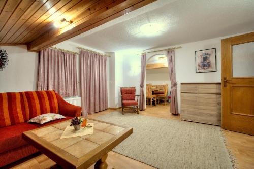 Pettneu am Arlberg Apartamento | Ferienhaus Bergkristall