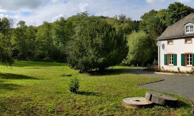 Schillingen Casa | Ferienhaus Burg Heider Mühle - Ferienhaus, Dusche und Bad, WC, 3 Schlafräume