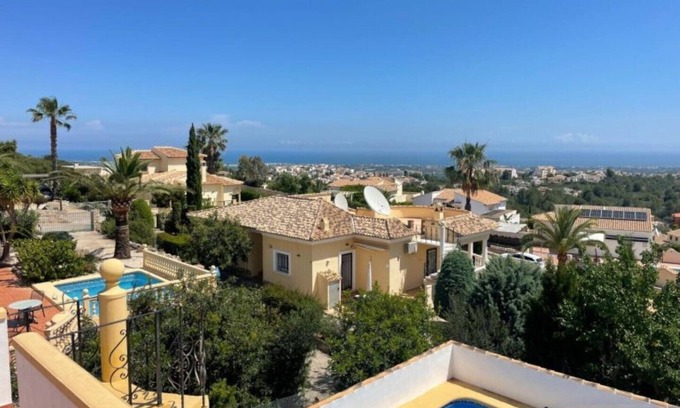 Sagra Casa | Casa vacacional "Casa Elina" con piscina privada y vistas al mar