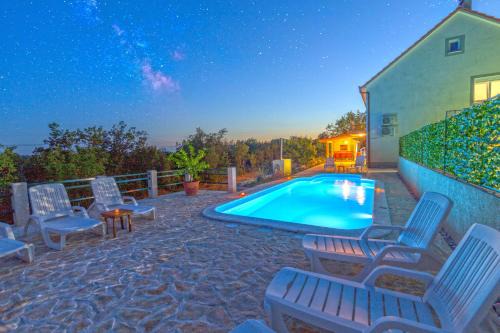 Lovrec Casa | Ferienhaus In Opanci Mit Beheiztem Pool, Parkplatz