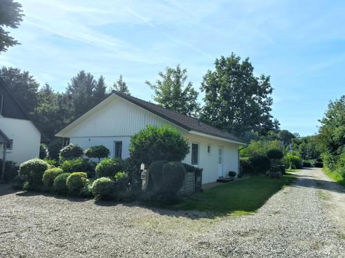 Tarp Casa | Ferienhaus Inger - stilvolles und modernes Ferienhaus mit Terrasse und Gartennutzung