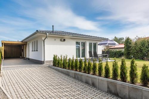 Alt Gaarz Casa | Ferienhaus "Louisa" mit Lademöglichkeit, Garten und Badewanne