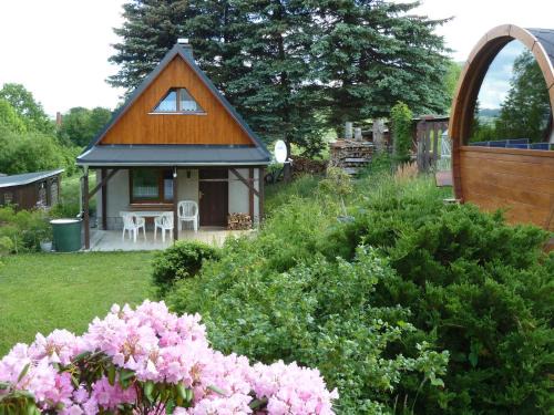 Pohla Casa | Ferienhaus mit Kamin , Terrasse und Aussensauna