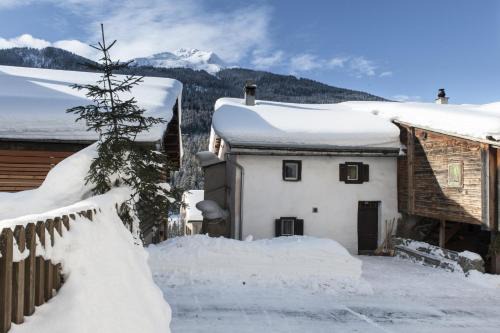 Tinzen Casa | Ferienhaus Tinizong