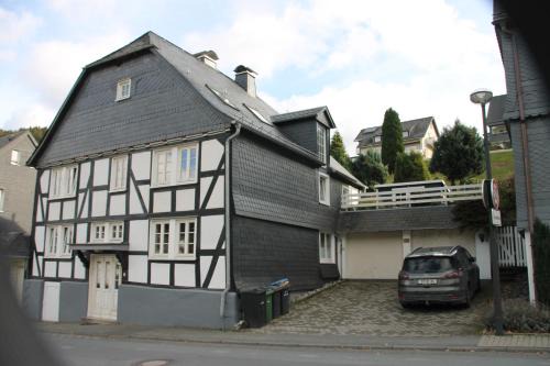 Silbach Casa | Ferienhaus Winterberg für 12 Personen Sauna Garten Garage Hund