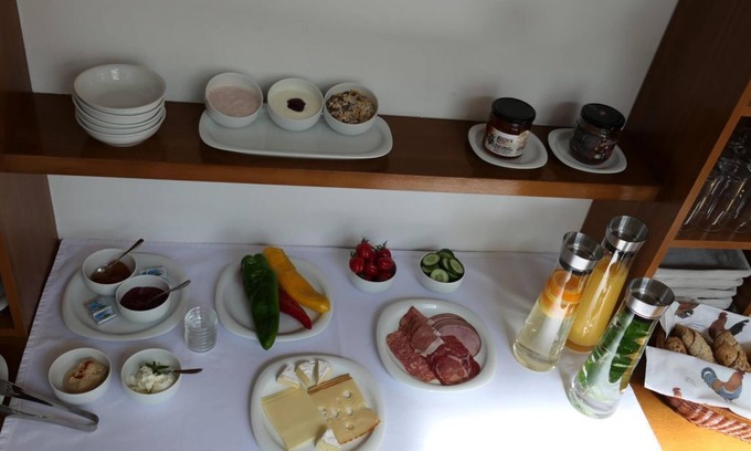Podersdorf am See Cama Y Desayuno | Ferienherbergen S. u. J. Zeisz - Double room with shower, WC, 1-2 nights