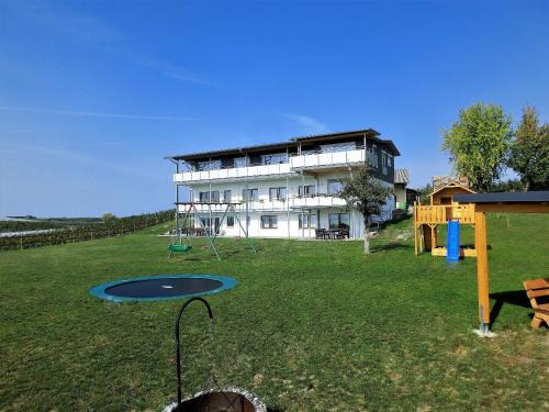 Immenstaad am Bodensee Apartamento | Ferienhof Raither