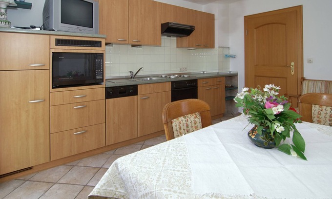 Breitbrunn a. Chiemsee Apartamento | Ferienwohnung 2 für 2-5 Personen im OG, 70 qm, 2 Schlafzimmer, 1 Wohnküche mit Südbalkon
