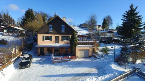 Schmiedefeld am Rennsteig Apartamento | Ferienwohnung Ritter