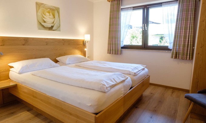 Unterschonau Apartamento | Apartamento No. 1, 2 personas, 45 m², 1 dormitorio, sala de estar con sofá cama, balcón