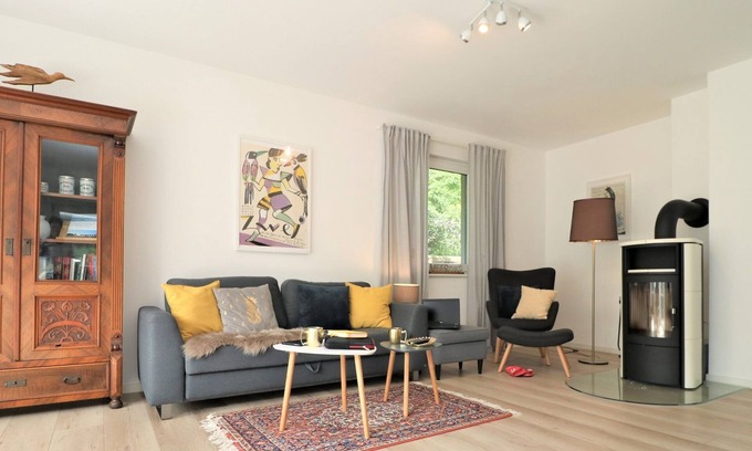 Neuhaus Apartamento | Ferienwohnung mit Terrasse und Garten in Strandnaher Lage