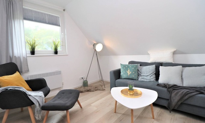 Neuhaus Apartamento | Ferienwohnung mit Terrasse in Strandnaher Lage