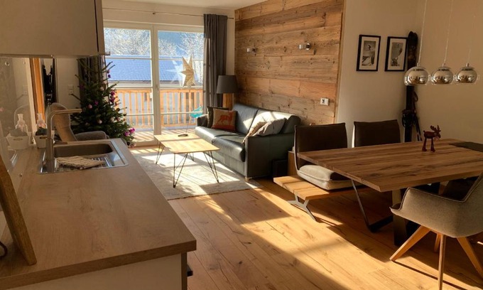 Unterschonau Apartamento | Ferienwohnung Geisberg - Moderne Wohnung mit alpinem Flair in Traumlage