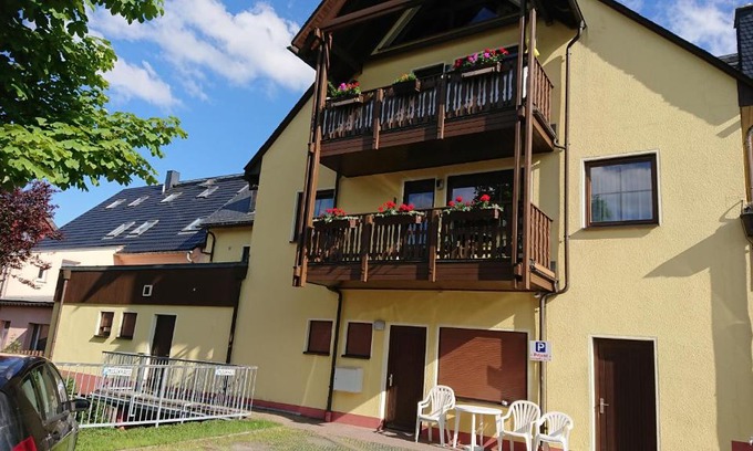 Oberwiesenthal Apartamento | Ferienwohnung Korn mit Tiefgarage und Skiraum