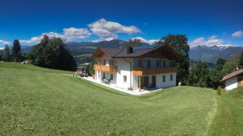 San Lorenzo di Sebato Apartamento | Ferienwohnungen Schlosshäusl