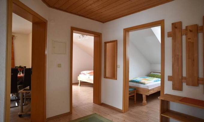 Neuschoenau Apartamento | Ferienwohnung 4 mit 2 Schlafzimmern und Balkon