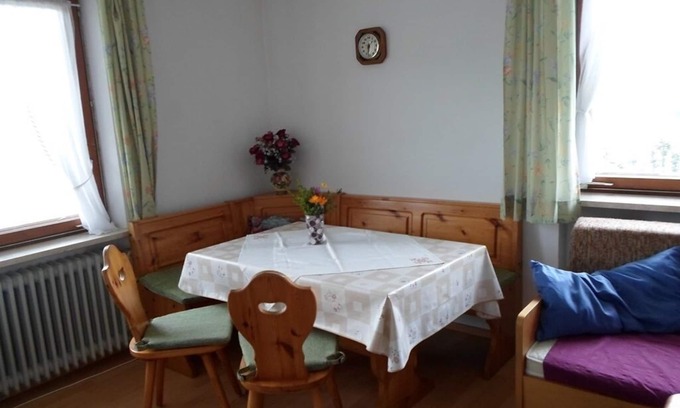 Rimsting Apartamento | Ferienwohnung 54qm mit Dusche, Balkon und Grillmöglichkeit