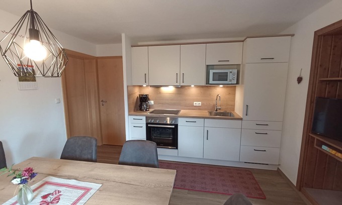 Anger Apartamento | Apartamento de 76 m², de no fumadores, sala de estar con cocina americana, 3 dormitorios, balcón, TV vía satélite, 3 estrellas, máximo 6 personas
