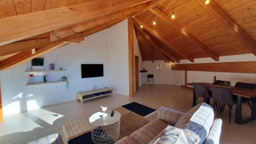 Aalen Apartamento | Ferienwohnung AA-Waldhausen DG