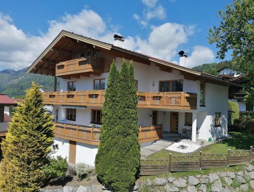 Koessen Apartamento | Ferienwohnung Achhorner