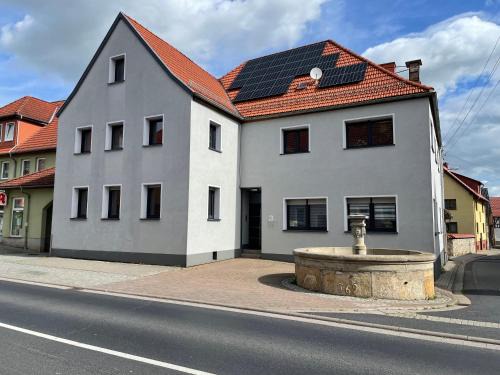 Tonna Apartamento | Ferienwohnung Am Brunnen