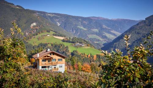 Naz Sciaves Apartamento | Ferienwohnung am Kernhof - Neues Apartment in ruhiger Lage mitten in der Natur - ideal für Paare, Familien, Gäste mit Hunden