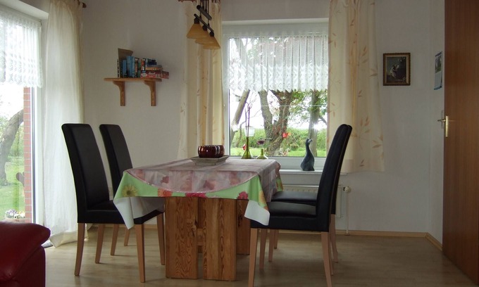 Poppenbull Apartamento | Ferienwohnung auf dem Ferienhof Nickelswarft 1 in Poppenbüll für 2-4 Personen