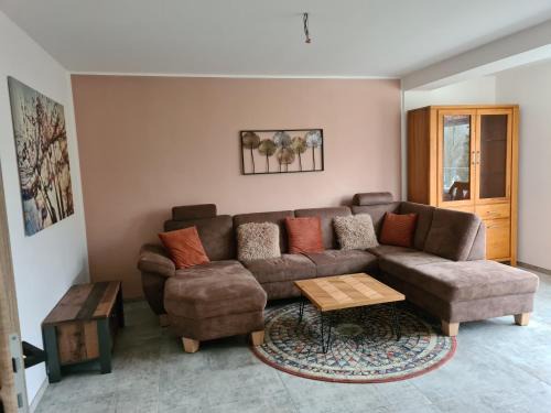 Pelm Apartamento | Ferienwohnung Burgblick