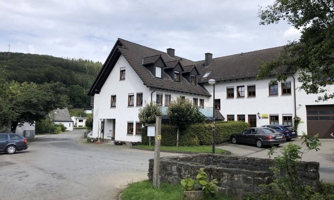 Sundern Apartamento | Ferienwohnung Grewe mit 77qm und Balkon - in Ruhiger Lage