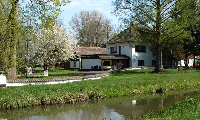 Kolonie Apartamento | Ferienwohnung Duschka Direkt am Fließ - Ferienwohnung mit Wasserblick