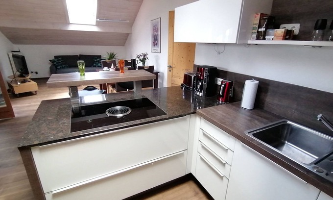 Chieming Apartamento | Ferienwohnung für 2-4 Personen, 1 Sep. Schlafzimmer und Balkon in Chieming-laimgrub