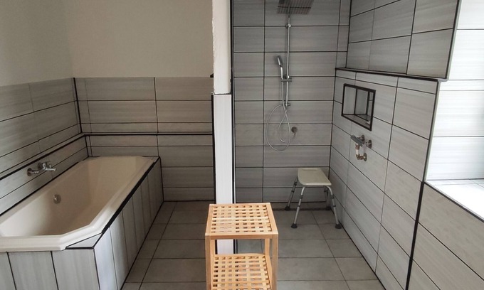 Lauchhammer Apartamento | Ferienwohnung für Familien, Urlauber & Monteure bis max 7 Personen & Haustiere