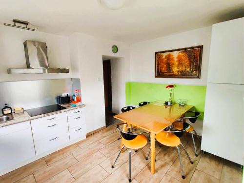 Laupheim Apartamento | Ferienwohnung Gartenblick zentral und komfortabel