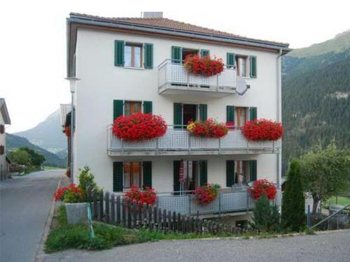 Grisons Apartamento | Ferienwohnung Hof Collet