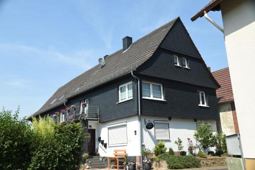 Bad Zwesten Apartamento | Ferienwohnung "Im alten Pfarrhaus"