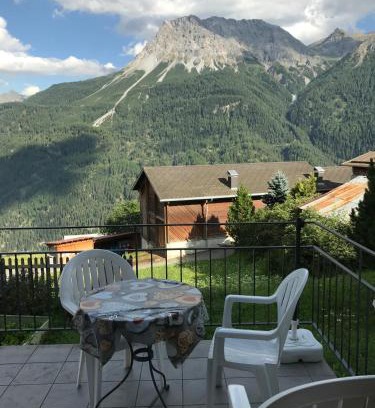 Tschlin Apartamento | Ferienwohnung in Tschlin mit Panoramablick