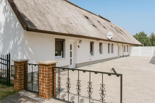 Luetow Apartamento | Ferienwohnung Jasmin - Achterwasser Findling