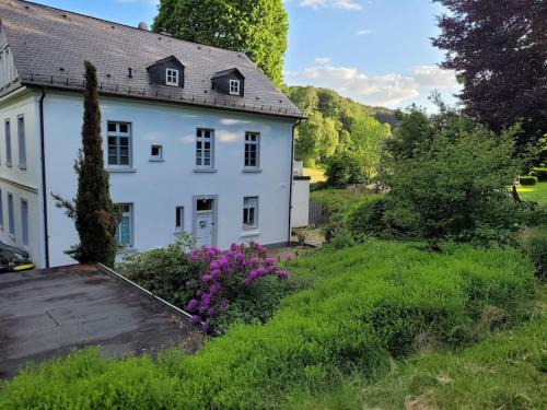 Halver Apartamento | Ferienwohnung Landidyll, Whirlpool, Minipigs, Ponys, Familien