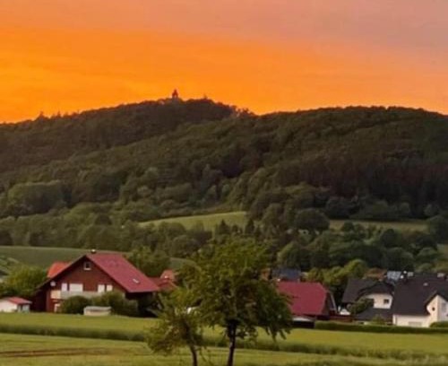 Eschwege Apartamento | Ferienwohnung Leuchtbergblick mit Terrasse und PKW Stellplatz