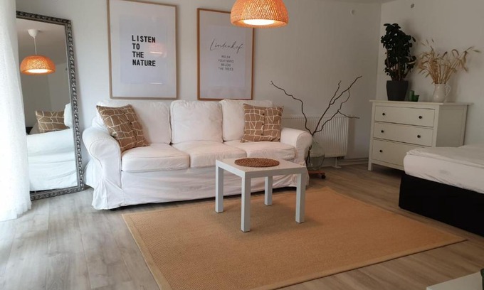 Ottersleben Casa | Ferienwohnung Lindenhof, zentrumsnah mit Terrasse und Grillmöglichkeit