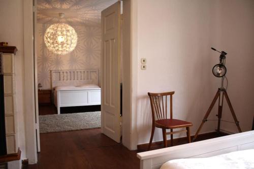 Furstenwerder Apartamento | Ferienwohnung mit großem Garten und Blick zum See
