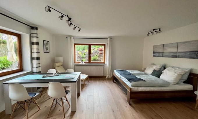 Wilhelmsdorf Apartamento | Ferienwohnung mit Gartenblick